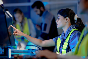 A female logistics operator monitors the supply chain in real time. She works in a smart factory, using AI data for efficiency, optimization, and quality control.