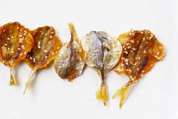 Grilled yellow-stripe scad with sesame