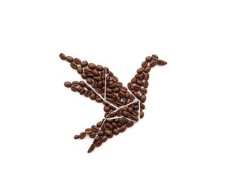 Obraz premium Illustration of origami bird made of coffee beans, top view