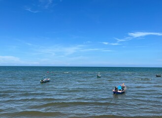 Obraz premium Fishing boat on the beach