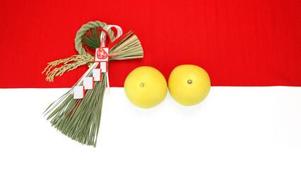 フルーツと正月飾り