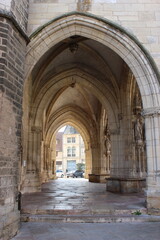 Auxonne, église Notre-Dame, porche couvert