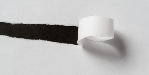 穴の開いた白い紙