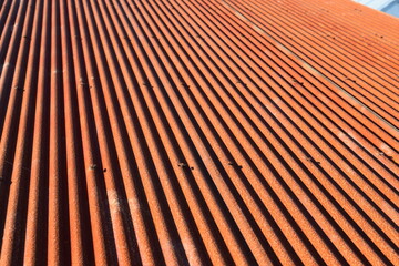 錆びた波トタンの屋根