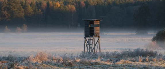Foto auf Acrylglas Wiese, Sumpf A SUNNY AUTUMN MORNING - A hunting blind among fields and meadows with frost and fog   © Wojciech Wrzesień