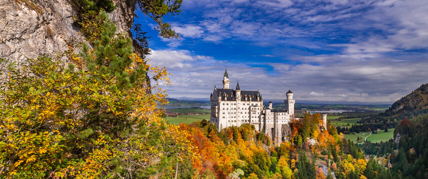 Neuschwanstein Castle from Marienbr&uuml;cke, 19th Century Neo-Romanesque Neo-Gothic Style Palace, Schwangau, F&uuml;ssen, Ostallg&auml;u, Bavaria, Germany, Europe