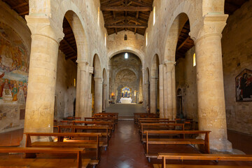 Obraz premium Interior view of the Badia a Isola church in Monteriggioni, Tuscany