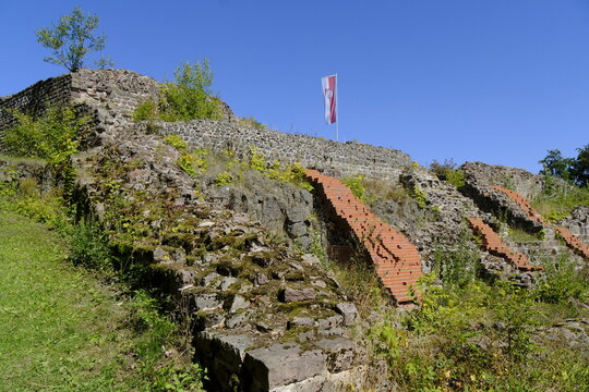 Ruine Osterburg bei Bischofsheim in der Rh&ouml;n, Biosph&auml;renreservat Rh&ouml;n, Landkreis Rh&ouml;n-Grabfeld,  Unterfranken, Franken, Bayern, Deutschland