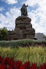 Estatua de Rey Jaime I " El conquistador" en plaza Espa&ntilde;a de Palma de Mallorca