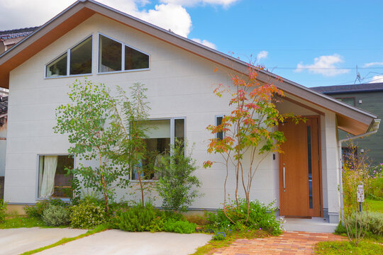 植栽が美しい新築住宅の外観