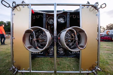 Fototapete Rund Gondeln Colorful Hot Air Balloon Festival — inflating balloons and burner flames  © Виктория Карлова