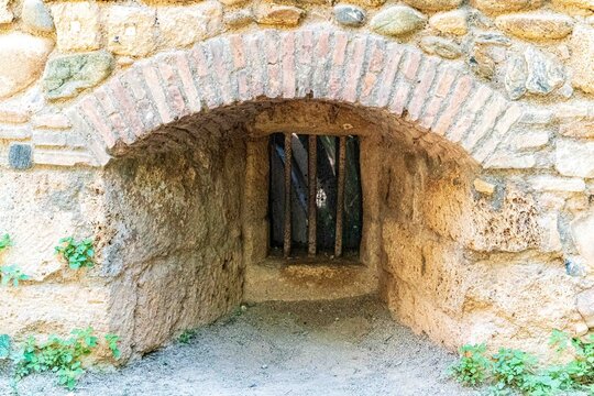 Ventana con barrotes