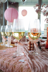 Baby shower setup with pastel balloons, cake and wrapped gifts on a cozy table, soft natural light and copy space&mdash;perfect for invitations and social posts.