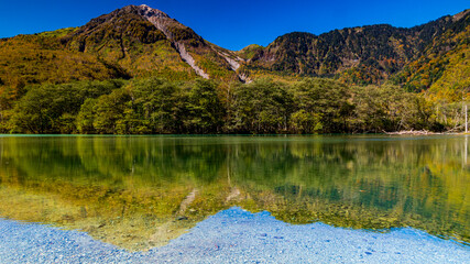 秋の上高地　大正池と焼岳　絶景