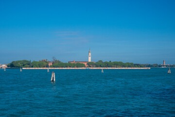 L'isola di San Lazzaro degli armeni vista dal Lido di Venezia in una giornata autunnale di sole