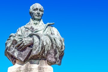 san marino - denkmal von bartolomeo borghesi vor blauem himmel