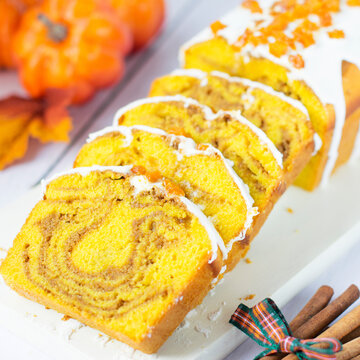 Cinnamon Bundt Cake with Candied Pumpkin &ndash; Homemade Autumn Dessert