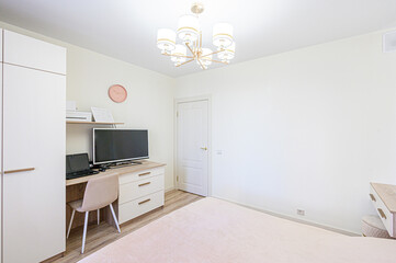 Fototapeta premium A bright, cozy bedroom with white walls, a light wooden floor, and soft pink accents, featuring a desk, wardrobe, and chandelier