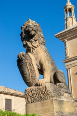 Estatua de le&oacute;n en la Plaza V&aacute;zquez de Molina en el municipio andaluz de &Uacute;beda.