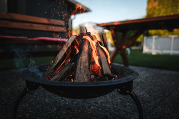 Lagerfeuer in der Feuerschale