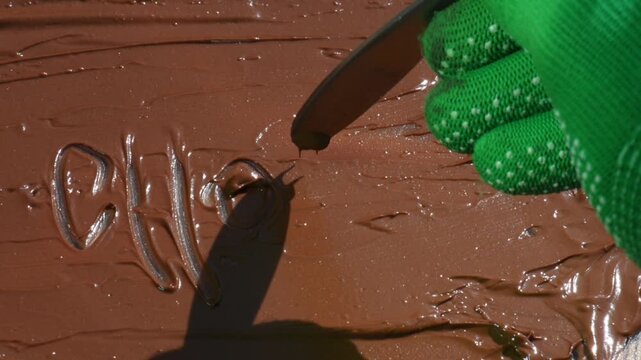 the inscription chocolate on the chocolate surface, writing on the cream.