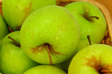 Fresh and delicious apples – a natural health benefit every day