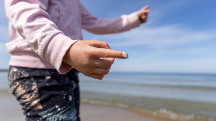shell on kids finger