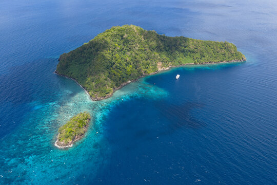 Pulau Kekeh Besar lies next to the remote, tropical island of Serua in the middle of the Banda Sea. These small, volcanic islands are home to high marine biodiversity including many sea kraits.