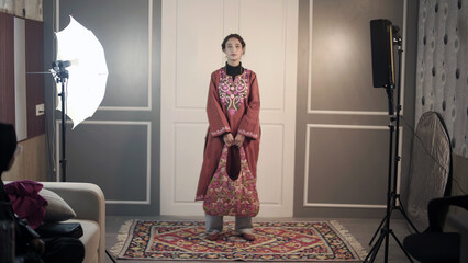 Portrtait of a kashmiri girl wearing pheran and shooting for kaar kash