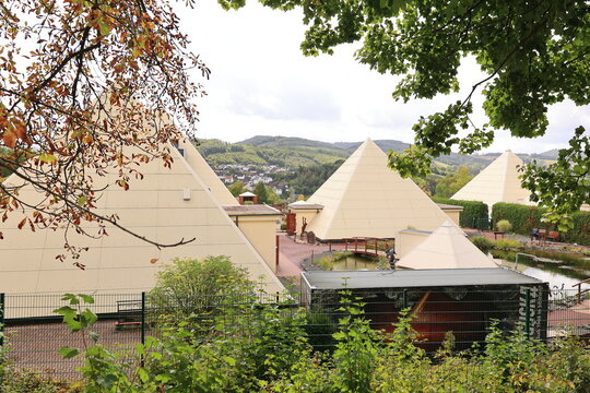 Blick auf die Sauerland-Pyramiden in Lennestadt im Sauerland	