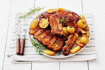 bbq baby pork ribs with potatoes, fresh rosemary