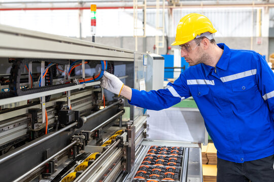 Engineer checking machine in paper manufacturer which Exporter of Low-Carbon Material; Agricultural Fibers, cardbox Paper, and Corn Husk products for social well-being, and a sustainable future. 