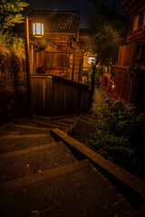 金沢・主計町茶屋街の暗がり坂のライトアップ