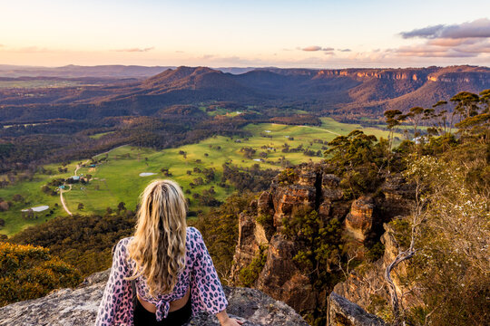Kanimbla valley views from Blue Mountains cliffs
