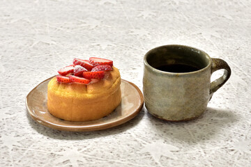 ケーキとコーヒーカップ