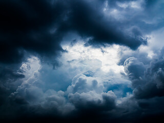 Obraz premium Cloud storm sky dark rain lightning thunder stormy typhoon nature light scene rainy atmosphere damage effect carbon dioxide dust air pollution 2.5 Pm, texture nature windstorm weather skyscape.