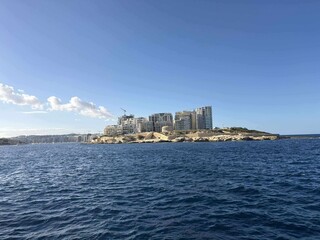 Côte rocheuse au coucher du soleil