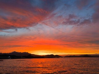 The beautiful evening by the sea in Qingdao, with fiery clouds and the ocean（青岛的美丽日落，海滩与海岸线的风景）