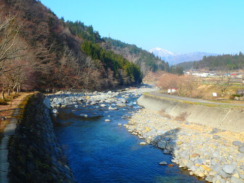 A stream fishing trip with views of snow-covered mountains ~Upper reaches of the Nagara River in Okumino~