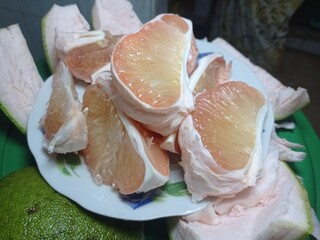 salmon with lemon and lime citrus decumana ရှောရ်ပန်းသီး