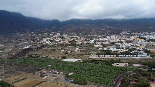 Vista a&eacute;rea de G&uuml;&iacute;mar, Tenerife &mdash; Costa atl&aacute;ntica y paisaje volc&aacute;nico