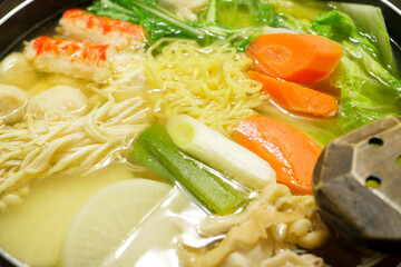A hot pot dish simmered with vegetables like green onions, daikon radish, and carrots, along with crab and chicken—a famous winter delicacy in Japan.