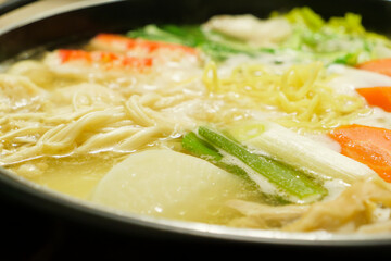 A hot pot dish simmered with vegetables like green onions, daikon radish, and carrots, along with crab and chicken—a famous winter delicacy in Japan.