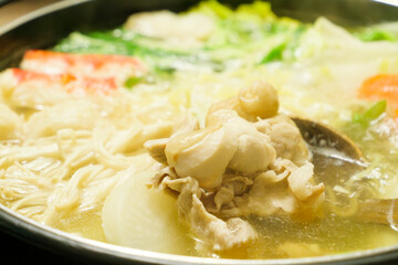 A hot pot dish simmered with vegetables like green onions, daikon radish, and carrots, along with crab and chicken—a famous winter delicacy in Japan.
