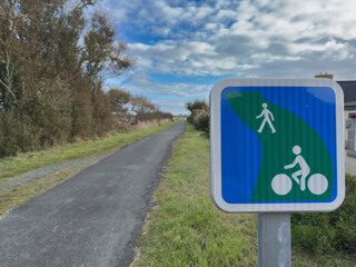 Panneau d&eacute;but de piste cyclable - Voie pi&eacute;tons - Saint-Gu&eacute;nol&eacute; - Penmarch - Bretagne