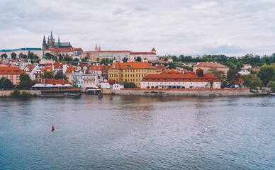 Obraz premium Majestic Prague Castle Overlooking Vltava River Vista.