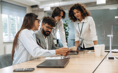 Obraz premium Table with laptops. Group of people are working in the office together as a team