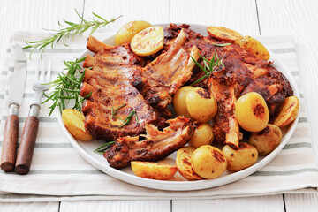 bbq baby pork ribs with potatoes, fresh rosemary