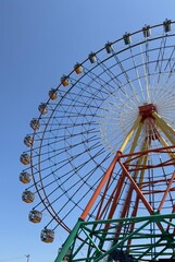 Large Ferris Wheel Against a Clear Blue Sky