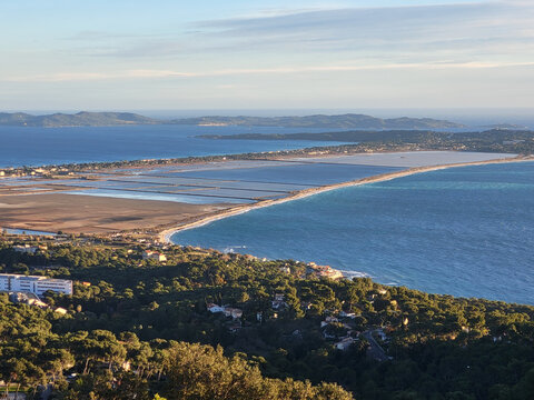 Double tombolo de la presqu'&icirc;le de Giens. Hy&egrave;res, Var,
 France